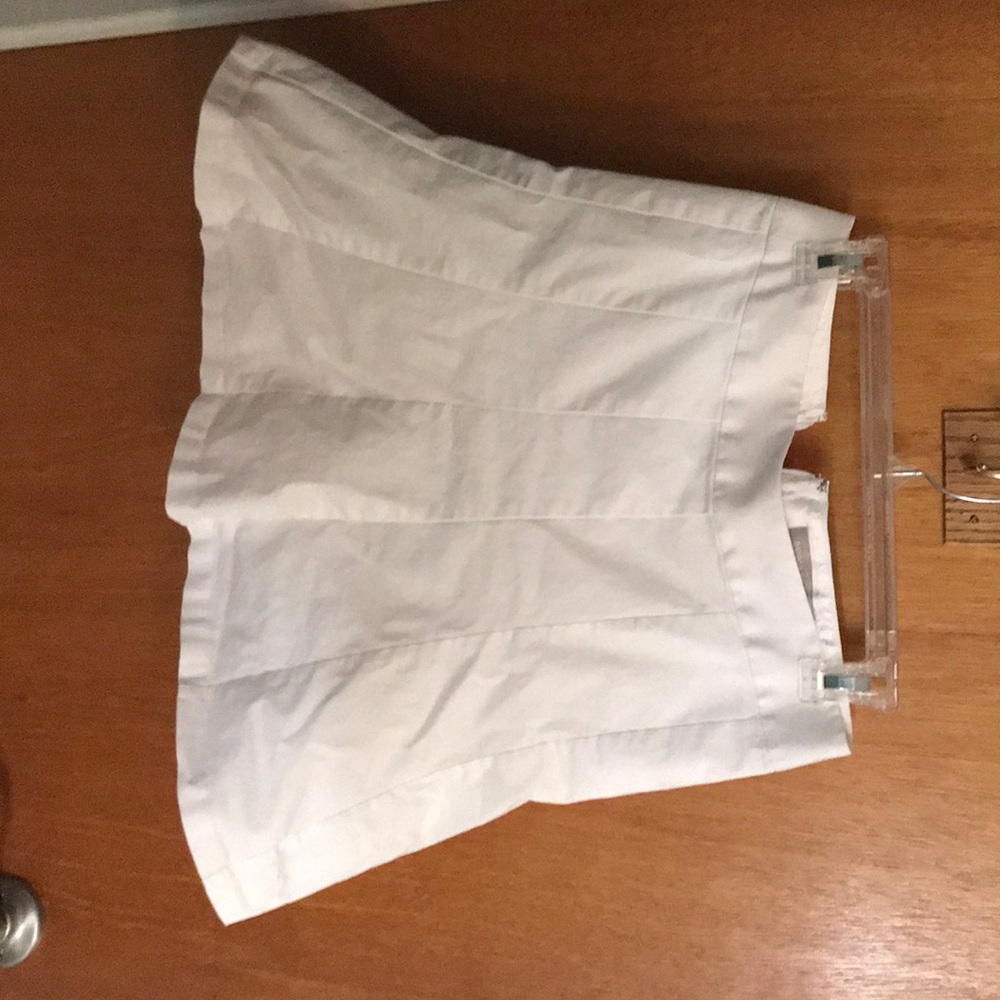 Banana Republic white pleated skirt